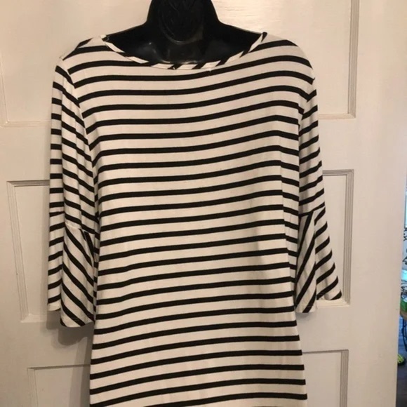 Green Envelope Black and White 3/4 Sleeve Boxy Blouse - Picture 6 of 7